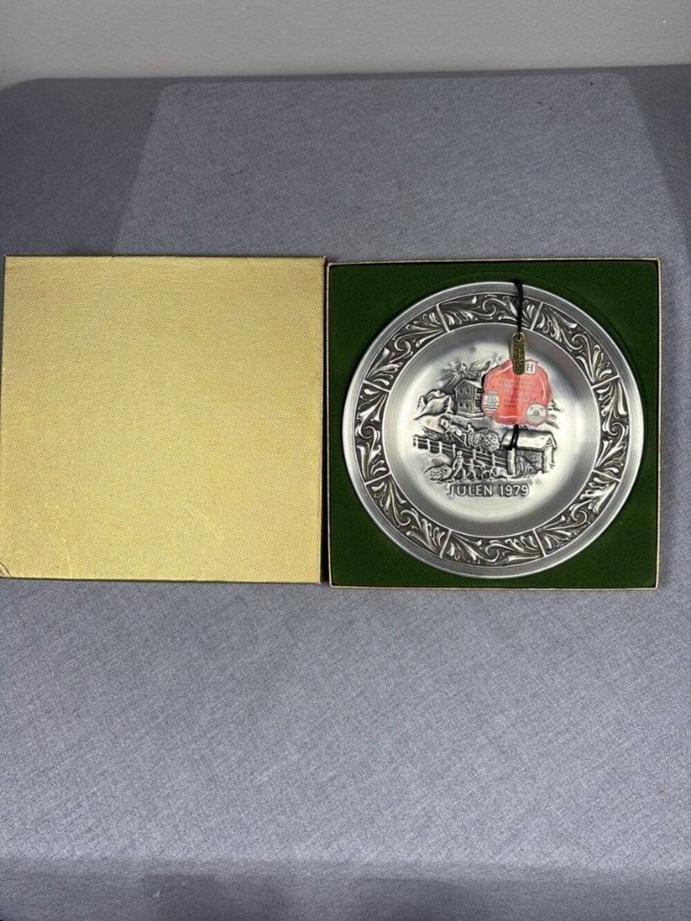 Vintage Julen 1979 Norwegian Pewter Christmas Plate Collectible Decor With Box